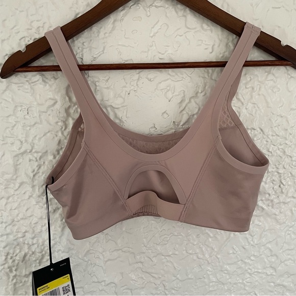 NWT Nike Keyhole Dri-Fit Sports Bra Small - Picture 5 of 10